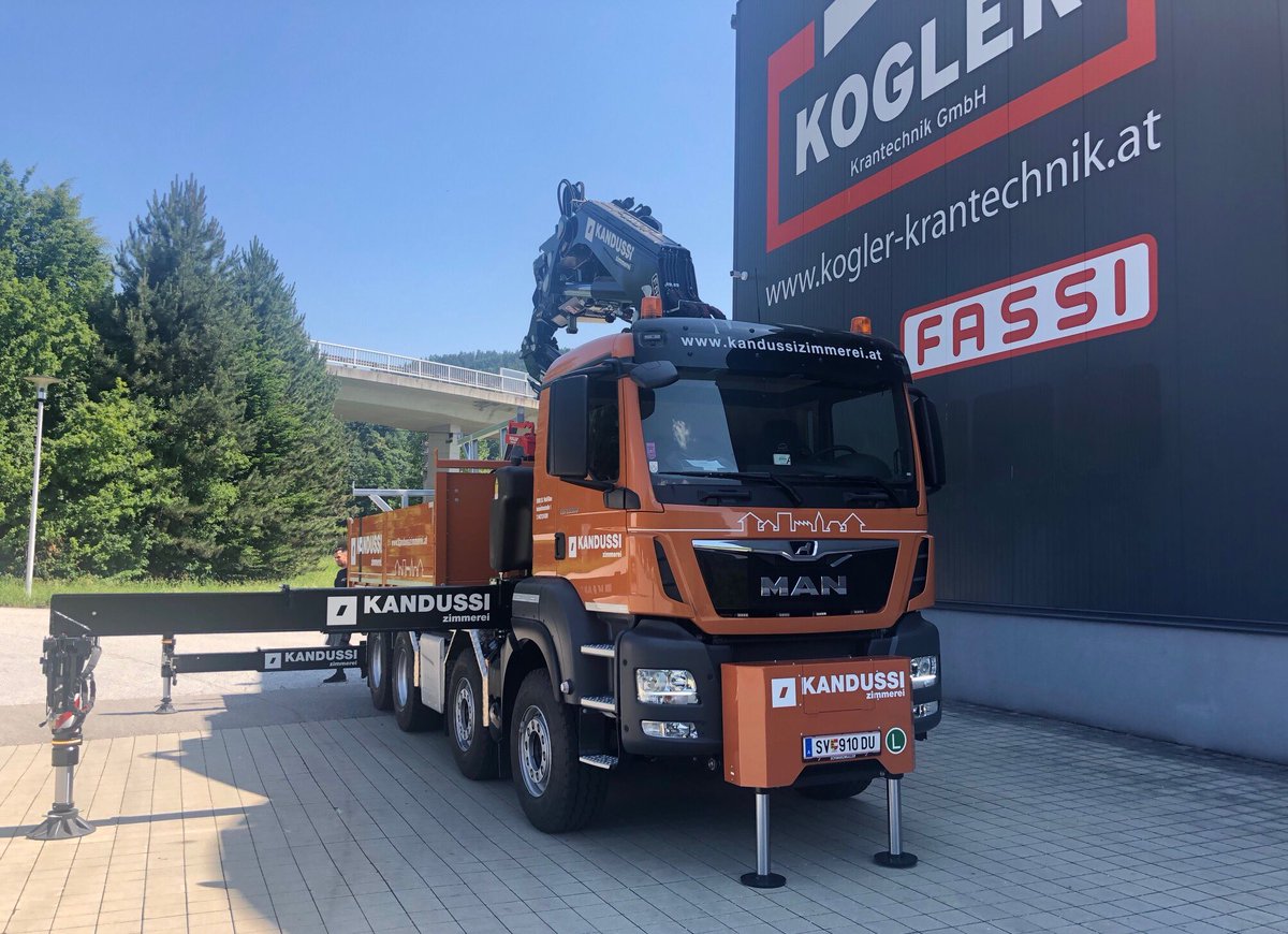 KOGLER_Kran's tweet photo. #fassicrane #Schwarzmüller #manlkw #kandussi #pritsche #dachdecker #zimmerer #koglerkrantechnik https://t.co/rGblrSby1R