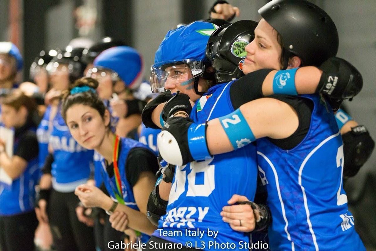 TRYOUTS ARE OPEN
25 spots for skaters + Staff
MILAN, SUNDAY 7th JULY 2019
information + application: forms.gle/8pxXFH67wDWLg6…
#mondiali #ragazzemondiali #daretoshine #tryout #teamitaly #rollerderby #rollerderbyitalia #azzurre #italyteam #italyteam🇮🇹 #roadtosuccess #rollerderbygirl