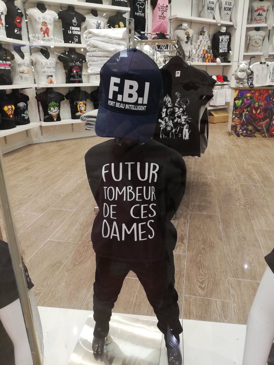Aureliepulule's tweet photo. Quelques tee-shirts sexistes pour enfants... Les garçons draguent, les filles sont chiantes c'est bien connu. @PepiteSexiste https://t.co/8hw3xM99yG