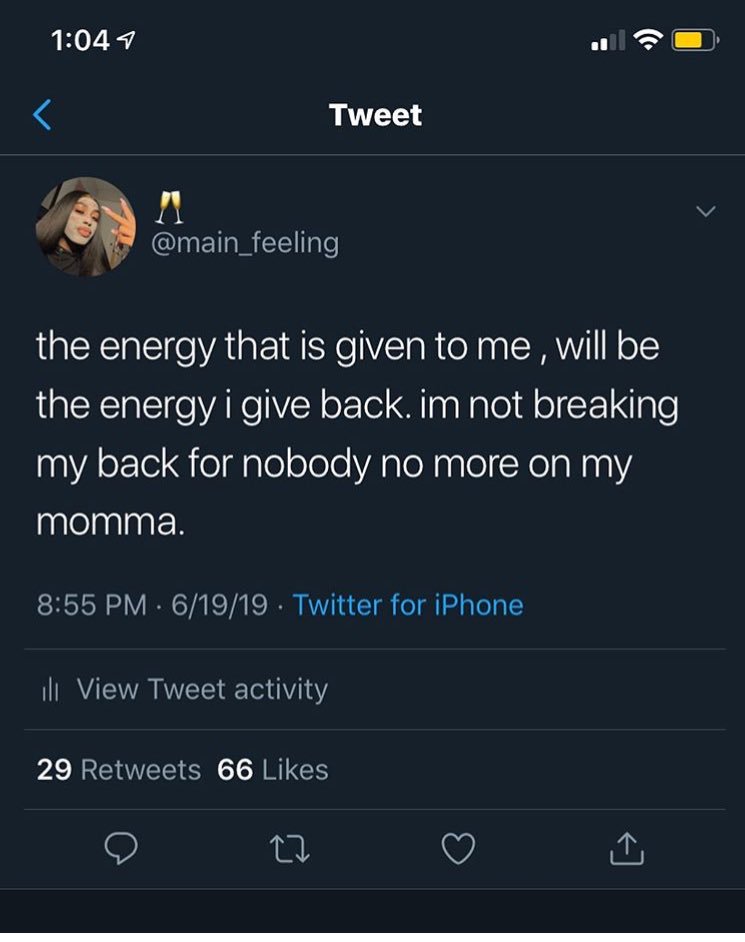 moodsquotesss1's tweet image. On my momma 💯 #fakevibes