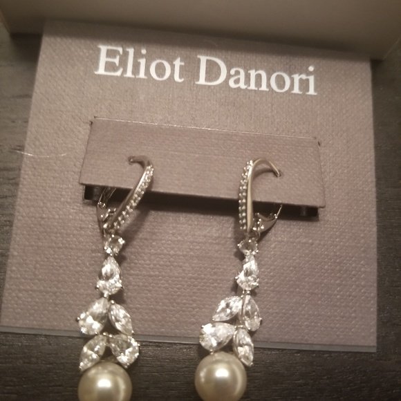 mjireh's tweet photo. So good I had to share! Check out all the items I'm loving on @Poshmarkapp #poshmark #fashion #style #shopmycloset #eliotdanori #dooneybourke: https://t.co/Gedd3COkpD https://t.co/DJM0KM0gfC