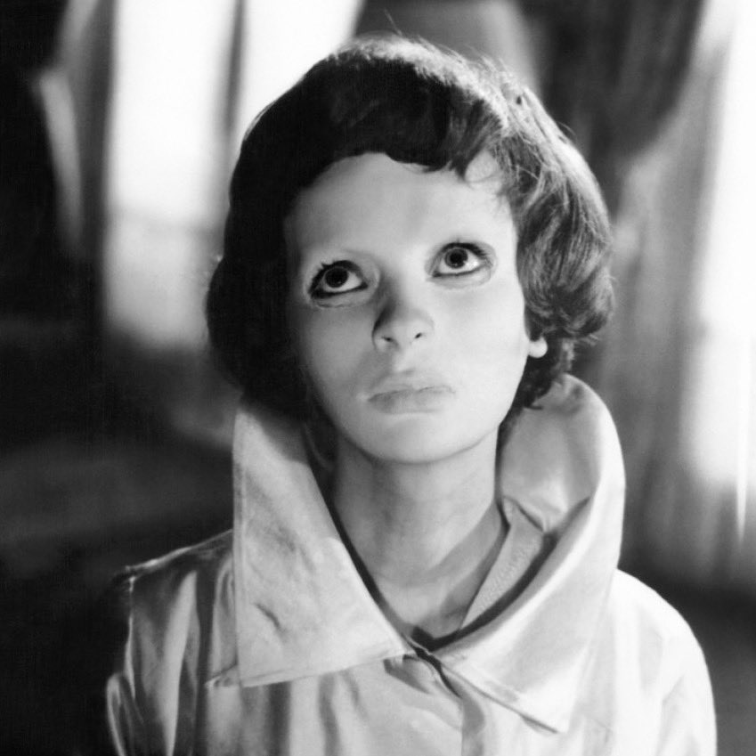 bishi_official's tweet image. Sleep well Édith Scob, your performance was astonishing in ‘Eyes Without a Face.’ One of my favourite films. #EdithScob 🕊🙏🏿🦋