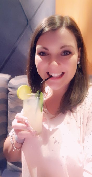 Anyone else super excited for the hot weather coming? AND IT'S MY BIRTHDAY SATURDAY 🤩🤩🤩 #MojitoTime https://t<a href="/tag/mojitotime"class="tags"><span>#mojitotime</span></a>