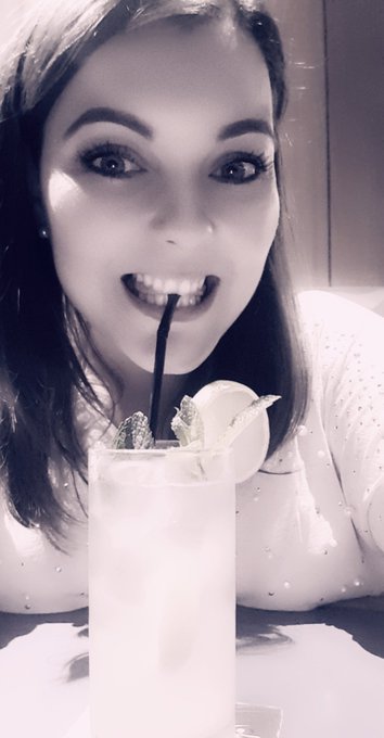 Anyone else super excited for the hot weather coming? AND IT'S MY BIRTHDAY SATURDAY 🤩🤩🤩 #MojitoTime https://t<a href="/tag/mojitotime"class="tags"><span>#mojitotime</span></a>