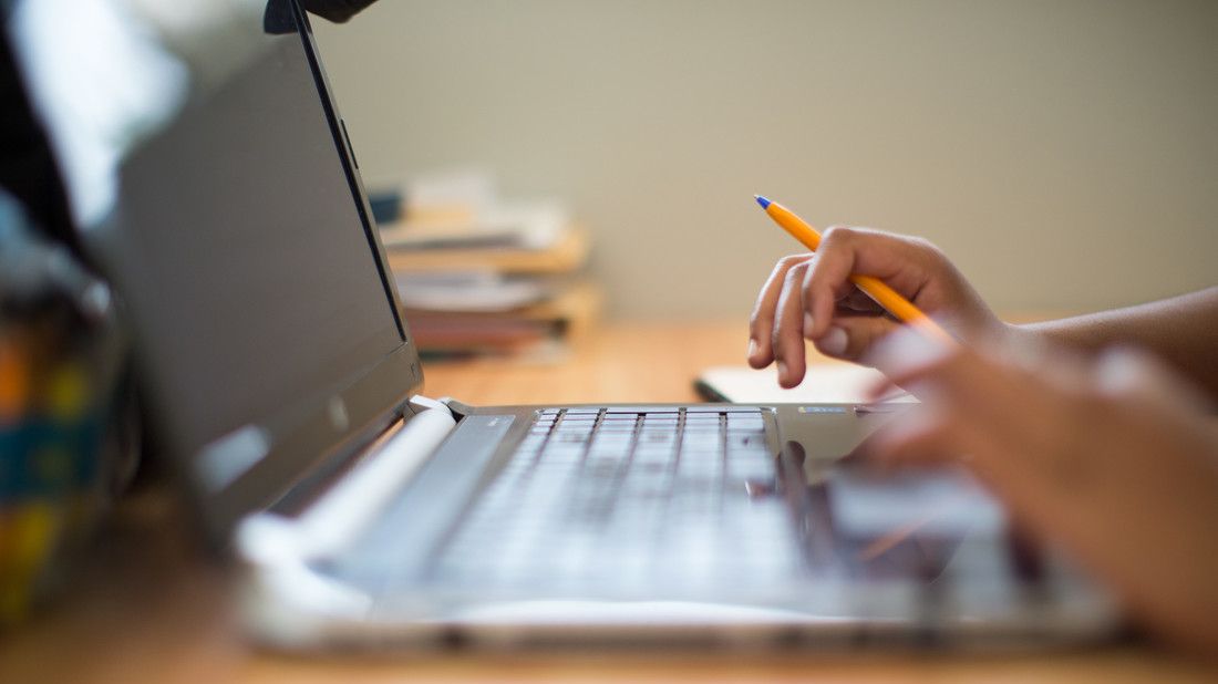 The rise of #digitalplatforms in Africa offer new opportunities to bridge the gap between informal work and formal employment. Could portable benefits for #gigworkers be the solution? <a href="/OMorawczynski/">Olga Morawczynski</a> &amp; David Porteous <a href="/BFAGlobal/">BFA Global</a>  op-ed explores this: bit.ly/31L07EU