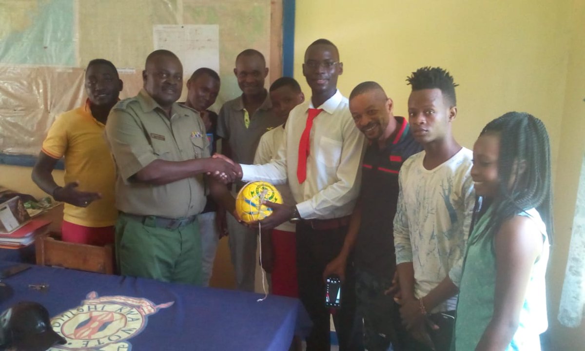 SamwelMugwe3's tweet photo. Pride of LAMU donated aball to the OCS MPEKETONI as a plan to engage Youth  with police officers as a way of simplifying security at MPEKETONI lamu County thanks OCS for accepting our request  youth education @KYBI_ke @SFCG_Kenya @mainamary254 @HakiAfrica @KinyanBoy https://t.co/4FVRD3qqDB