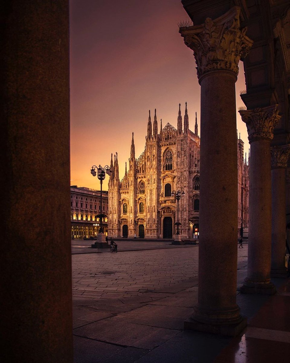 #Milano e i suoi simboli: il <a href="/DuomodiMilano/">Duomo di Milano</a> 😍

📸 Giovanni Genzini (instagram.com/giovannigenzini)