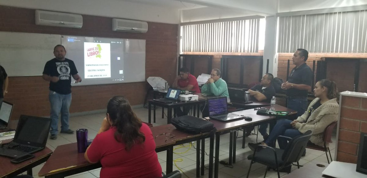 Este día se lleva a cabo la retroalimentación a docentes del uso de las aulas digitales del <a href="/CECyTEC_Agujita/">CECyTEC AGUJITA</a>. #FuerteCoahuilaEs