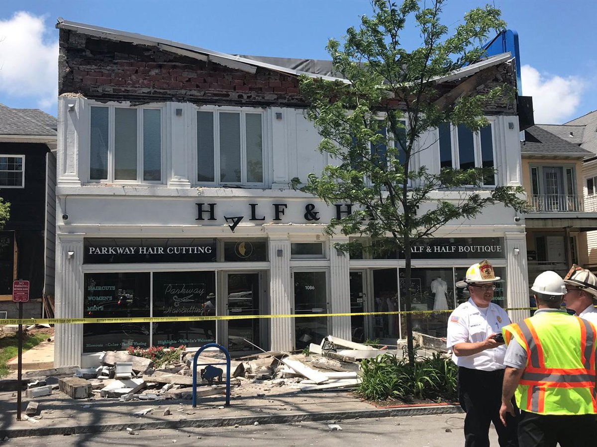 OrataEng's tweet photo. This is why the #CityofCalgary mandated #BuildingEnvelope Assessments under the #2017BuildingMaintenance bylaw. 

Requiring, #VisualAssessments on exterior walls &amp; roofing on buildings, 5+/storeys &amp; 10+/yrs. https://t.co/xlhK7bf106

Consulting services available 403-764-0055 https://t.co/1iNY96lKLd