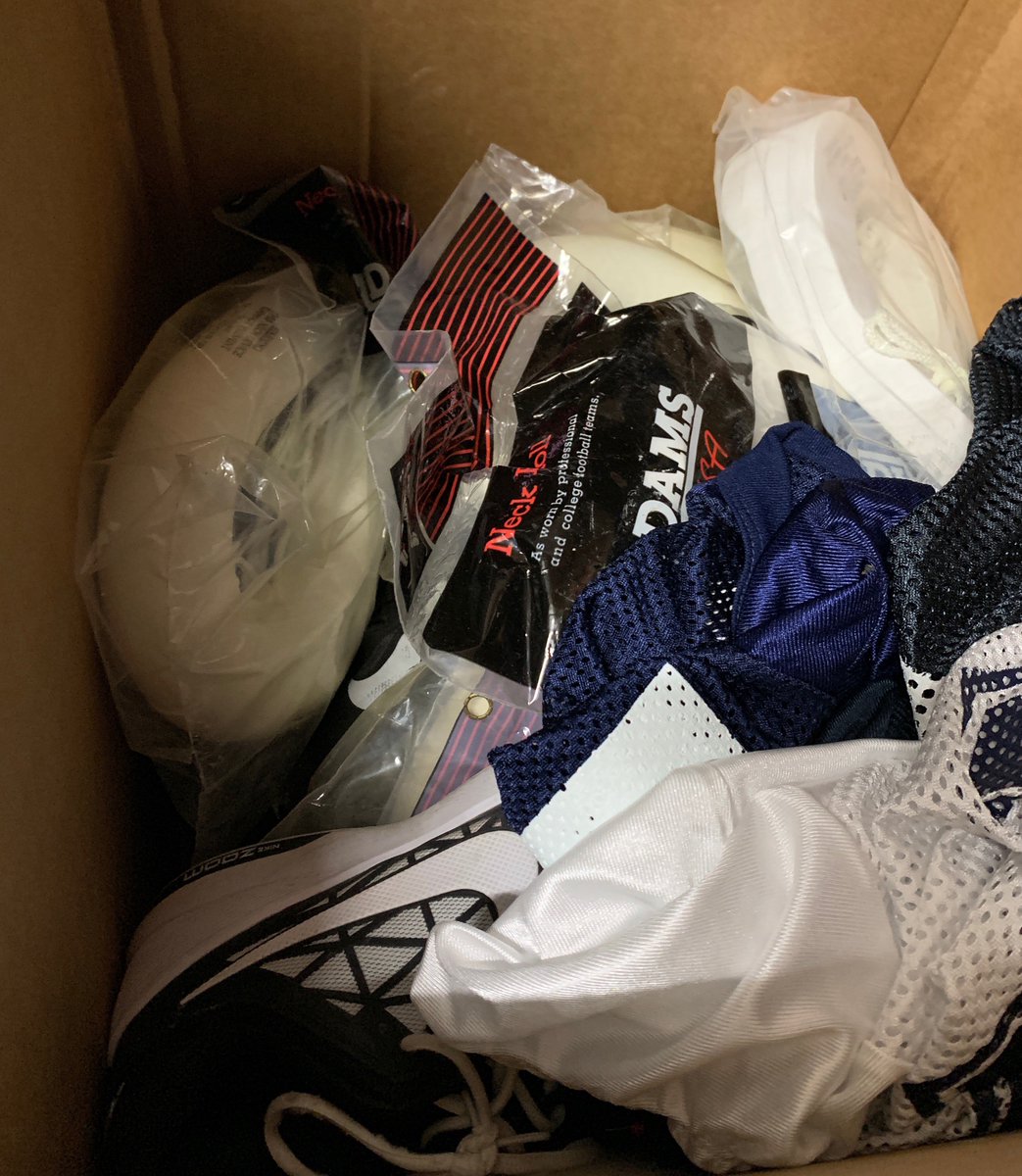MorganStBears's tweet photo. 🐻Another couple of boxes📦📦📦 off to 🚚💨 @MngrsOnAMission👍 #CleanOut4ACause
For more 👉📝https://t.co/M1Kzf5yD4P
#TheMorganWay #MEAC #ThreeStripeLife
#GoBears🔷🔶 https://t.co/XO6SN2wjnB
