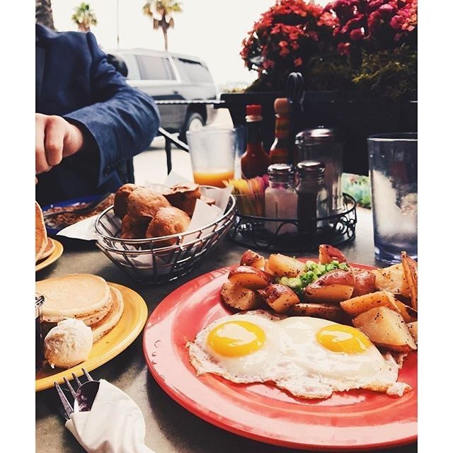 Sambos58152753's tweet photo. Good mornings begin at Sambo's - #SambosRestaurant #TheOriginal #Since1957 #SantaBarbara #OnTheBeach #Mimosas #SambosMenu #SambosOnTheBeach #MySambos #Sambos_Menu #SantaBarbaraCA #VisitSantaBarbara #SeeSB #VisitSB #Eeeeeats #SantaBarbaraFood https://t.co/AFy0m8iiSL https://t.co/CMJTbwVBdn