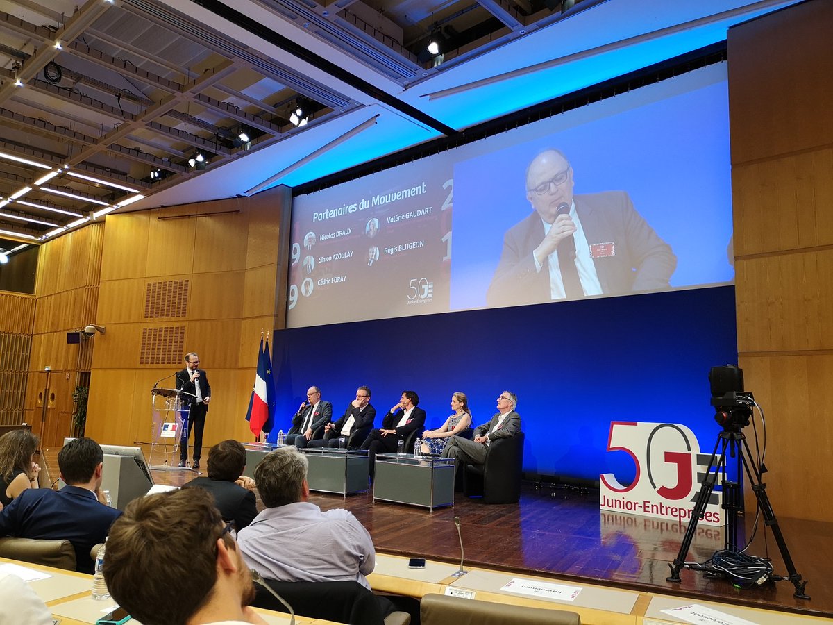 “L'expérience Junior-Entreprise devrait être obligatoire” 💬 Simon Azoulay, PDG d'<a href="/Alten_france/">ALTEN</a>

#WeAreJE #50ansJE