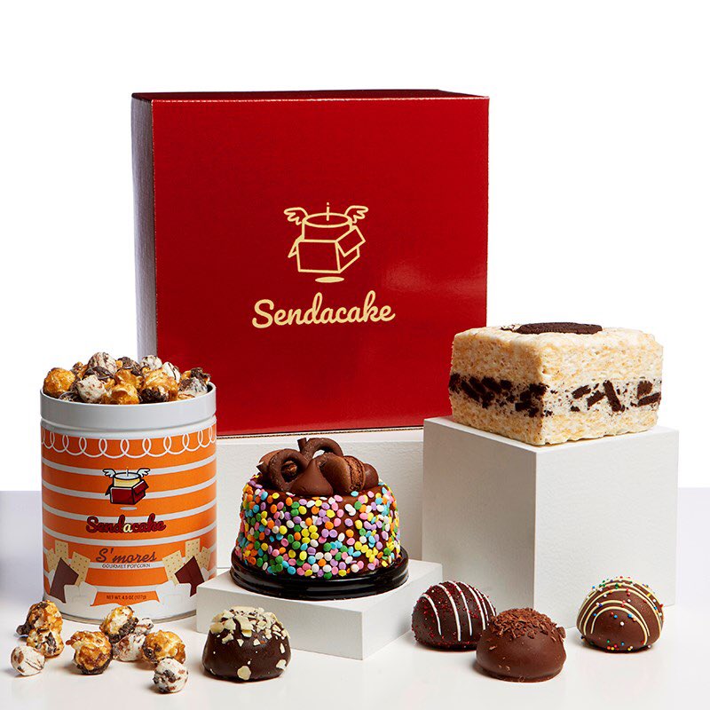 SendaCakeNow's tweet image. Calling all chocolate lovers! 📢🍫 we have gift sets for you or someone you know that needs a little decadence in their life. Celebrate everyday moments with these variety packs. Chocolate just makes the weekdays easier! 😜

#cake #giftset #sendacake #chocolate #chocolatelover