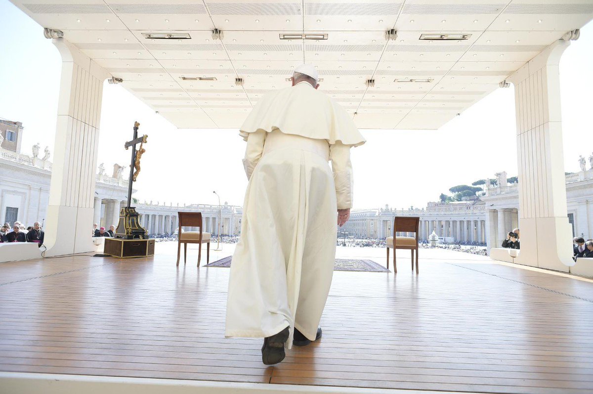 vaticannews_pt's tweet photo. Eis as características do bom cristão: ouvir assiduamente o ensinamento apostólico, praticar uma alta qualidade de relações interpessoais, fazer memória do Senhor através da Eucaristia e dialogar com Deus na oração #PapaFrancisco #AudiênciaGeral #catequese https://t.co/SlMj4lXbK0