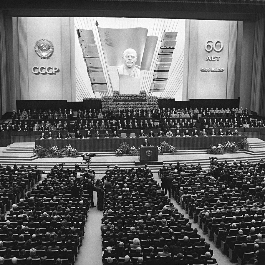 Décadas de series, películas de Hollywood y papers académicos construyeron una idea simplificada y sin matices: durante la Guerra Fría, la URSS fue el villano y los Estados Unidos el héroe. Abrimos hilo sobre Chernóbyl a partir de un texto de nuestro docente Martín Baña.