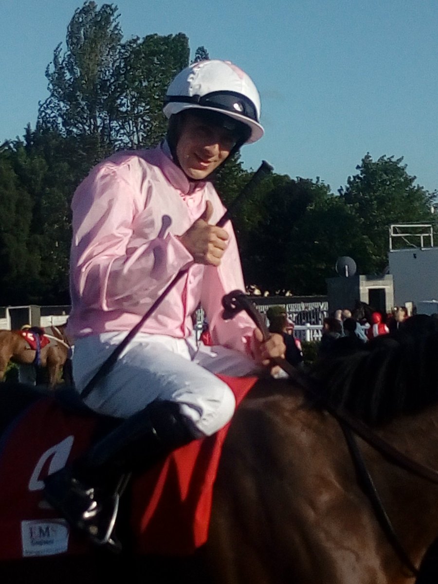 JoeSeward1's tweet photo. Lovely Ride from @waynemlordan here in the @EmsCopiers Maiden @NaasRacecourse on #CountDorsay for Charles O'Brien for the Cest La Vie syndicate
#RoyalAscot
#naas
#Curragh
#carlisle https://t.co/8VylfyVw4L