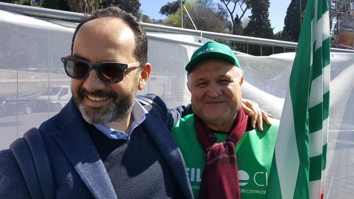 FilcaCislMarche's tweet image. All'elezione #RSU della #Quadrilatero cantiere #Astaldi di #Fabriano AN è stato eletto delegato @FilcaCislMarche Amedeo Cupido
#Complimenti ad @AmedeoCupido
W la @FilcaCisl