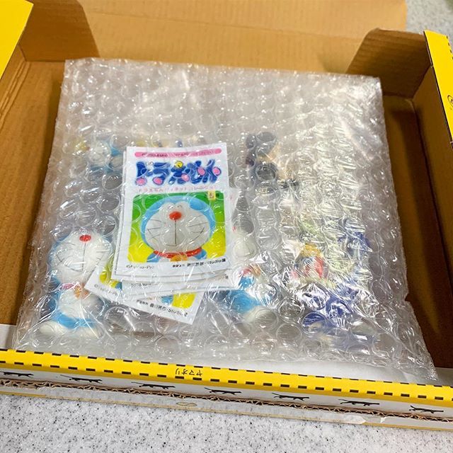 DoraemonClub_jp's tweet image. 5月に頼んでた海洋堂のフィギュア「カプセルOne ドラえもん ヴィネットコレクション　全5種セット」届いた。カプセルに入ってない形で届くのか…。週末にゆっくり開ける。 #ドラえもん #doraemon #modelfigure #海洋堂 ift.tt/2ZPFuFK