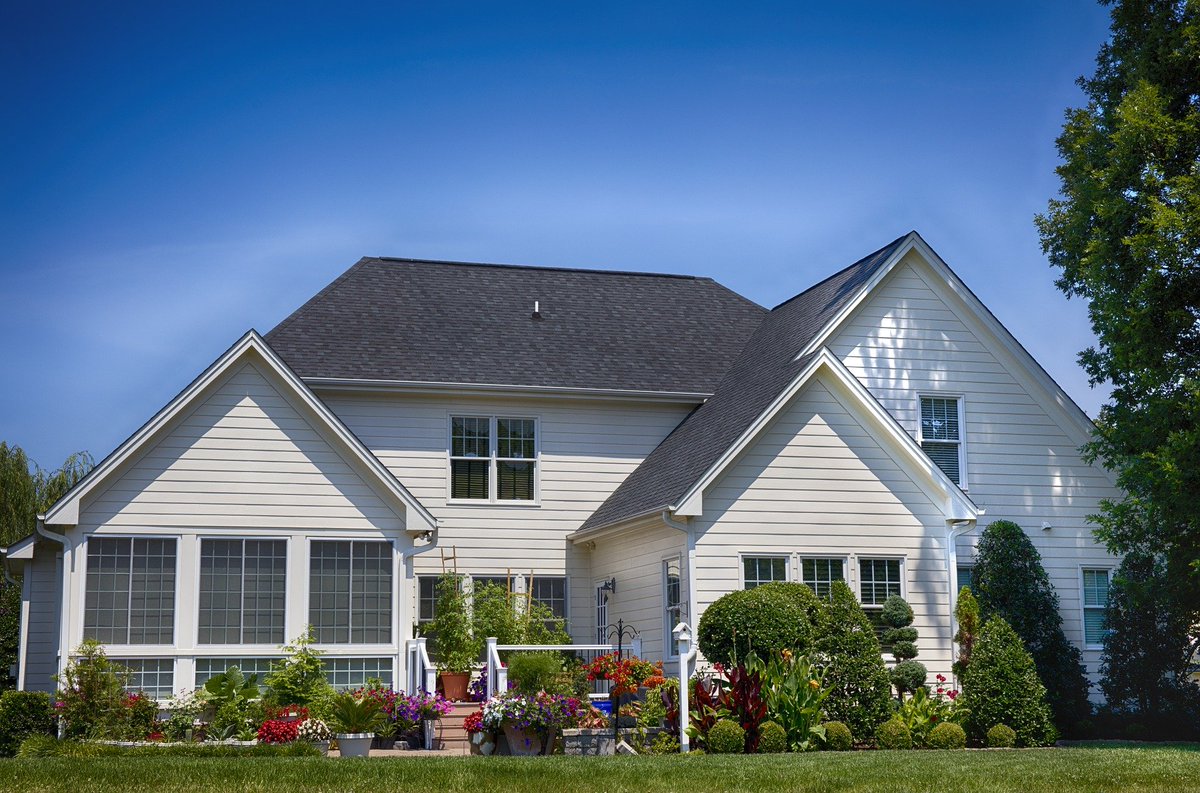 5Brotherslawn's tweet photo. How can #5brotherslawncare help create a little piece of paradise right outside of your door? Call 757-634-5695 and ask about our lawn and landscape services. https://t.co/CLWCnzlVRV