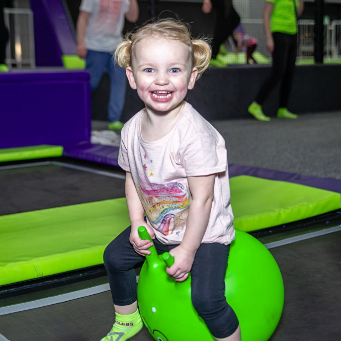 LimitlessInfl's tweet photo. From 10am until 3pm EVERY DAY! 
Every Monday - Friday between 10-3pm toddlers can explore the entire park. #Trampolines, #Inflatables and #SoftPlay!
One FREE adult for every paying Toddler - #FREE food for the toddler  - Stay the entire duration... All just for £6 per #toddler! https://t.co/YDAHJLKpja
