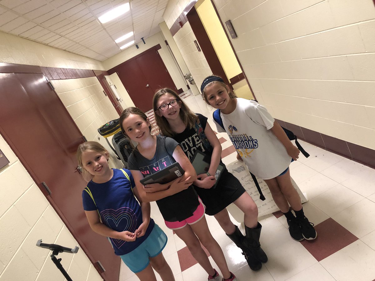 meghanlowegvsd's tweet photo. Scenes from Camp Create! with @MrsMorganGVE at @GarnetValleyES #jaguarmax #create #innovate #collaborate 👏🏻🤔💡 https://t.co/yLUpcvwvBz