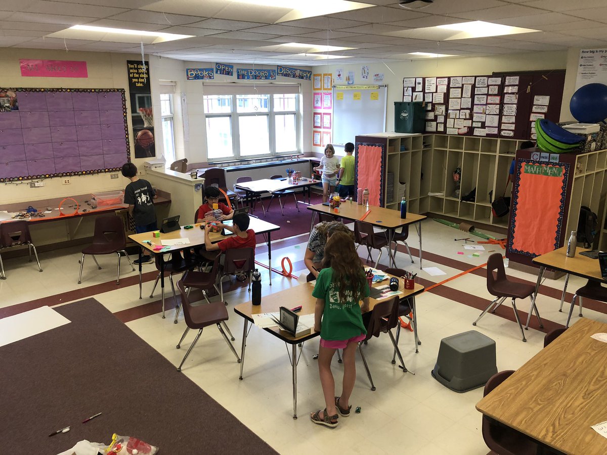 Scenes from Camp Create! with <a href="/MrsMorganGVE/">Mrs. Morgan</a> at <a href="/GarnetValleyES/">GVES</a> #jaguarmax #create #innovate #collaborate 👏🏻🤔💡