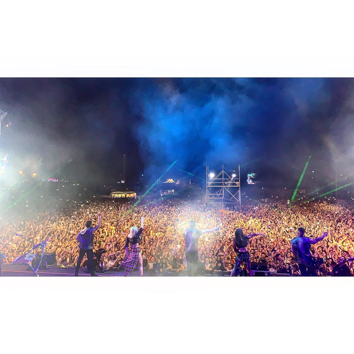 El viernes los veo en Valladolid y el sábado en Don Benito. Ahí los espero🙏🏽 #VIDAWorldTour 🇪🇸🇵🇷