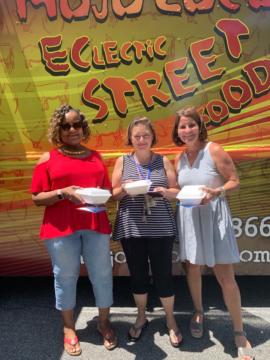 PCADelaware's tweet photo. The PCAD team loves to hit Rodney Square on Wednesdays during the summer months for a team lunch. #tacowednesday #favdayoftheweek #shrimptacos https://t.co/PkjtRP28iX