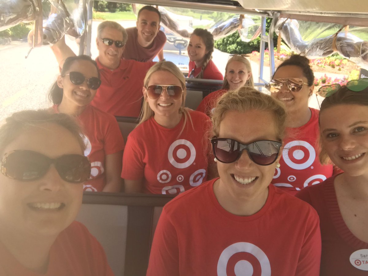 D370 volunteering for national intern day. Norfolk botanical gardens. <a href="/AbbyRollman/">Abby Rollman</a> <a href="/JerryISiegel/">Jerry Siegel</a> @brenmgato