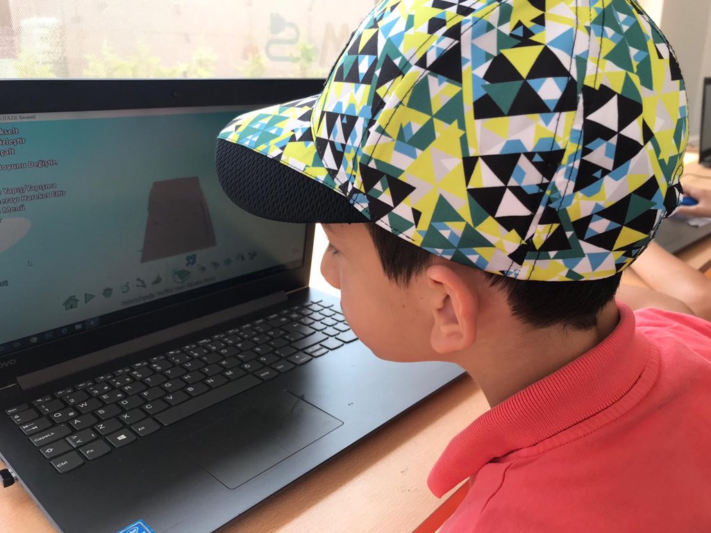 mucit_akademisi's tweet photo. 3 boyutlu oyun tasarlıyoruz. #mucitakademisi #maker #robomer #sorudeğilsorunçözençocuklar #robotik #kodlama #elektronik #tasarım #oyun #3d kodugame #stem #steam #sakarya #serdivan #erenler #asapazarı #sapanca https://t.co/iGtqre6kFl
