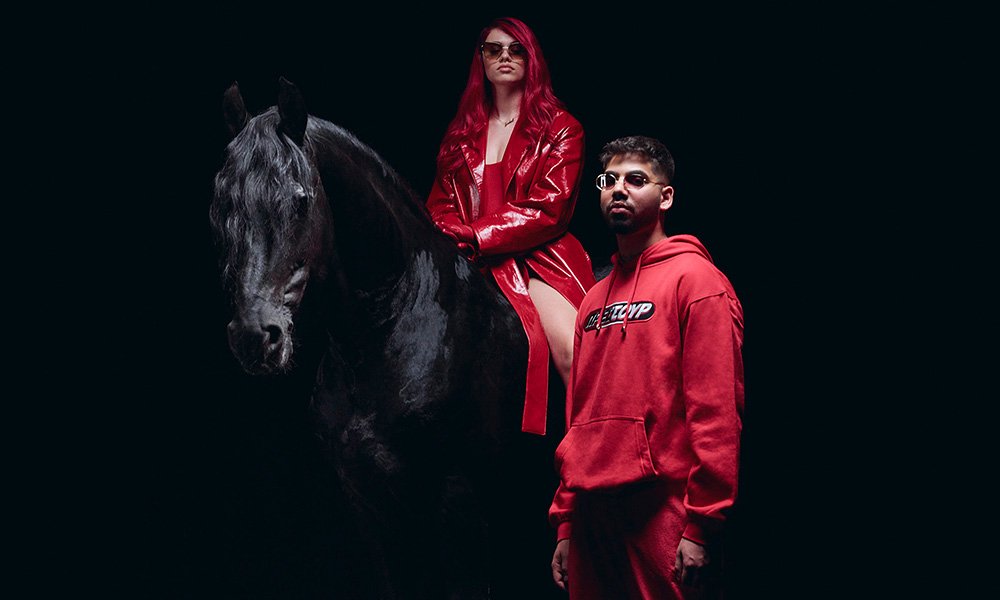 fashionpaper_ch's tweet photo. #Monet192 und #badmómzjay bringen mit „#Papi“ frischen Deutsch #Rap #Sound 🎧 🎤
#Fashionpaper lesen: https://t.co/HSJe3If27c
#Deutschrap #HipHop #Monet192 #music #Musiclover #USSound #Sommer #Kollabos #Singles #Rapperin #Newcomer #Release #Globetrotter #Rapper @badmomzjay https://t.co/9oOGARU0EL