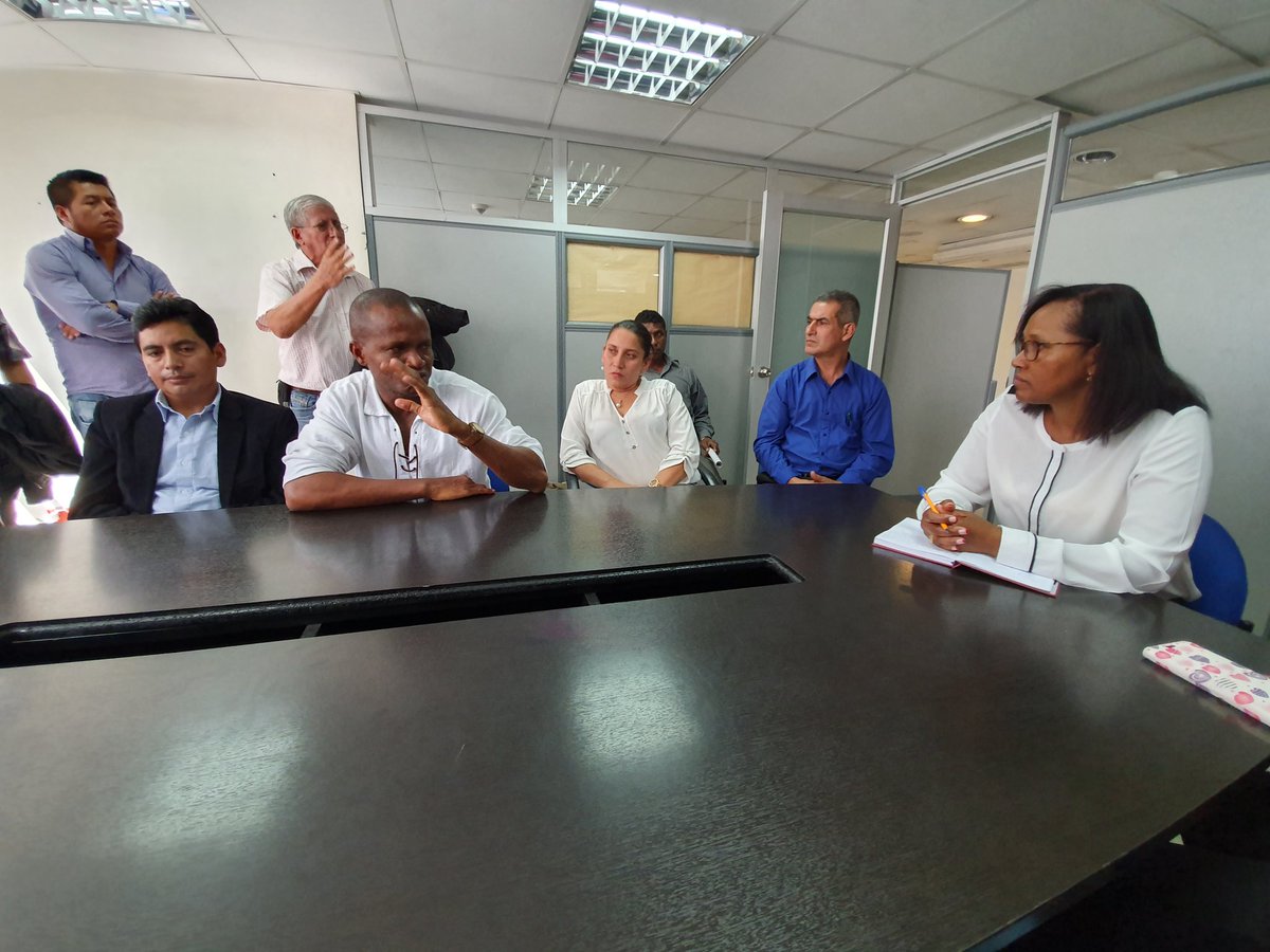 AfrosEcuador's tweet photo. Dialogamos con representantes de la Confederación Nacional del Seguro Campesino (COFEUNASSC), quienes nos comparten varias propuestas para el fortalecimiento del Control Social. Cuenten con nuestro compromiso y respaldo para todo aquello que beneficie al país. #ElPuebloEsPoder https://t.co/rUVpGQtRGf
