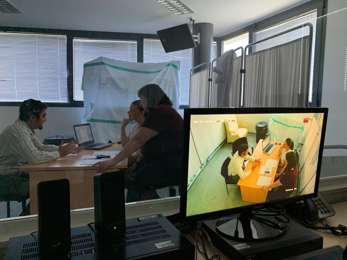 fjredondocalvo1's tweet photo. Hoy nuevo taller de simulación “Prevención del suicidio en ATENCIÓN PRIMARIA”. Un día muy especial. Gracias a tod@s alumnos y profesores por el gran esfuerzo. Ha merecido mucho la pena. ⁦@SanidadCR⁩ ⁦@SanidadCLM⁩ ⁦@Simu_HGUCR⁩ https://t.co/0Sc9XmKGw3