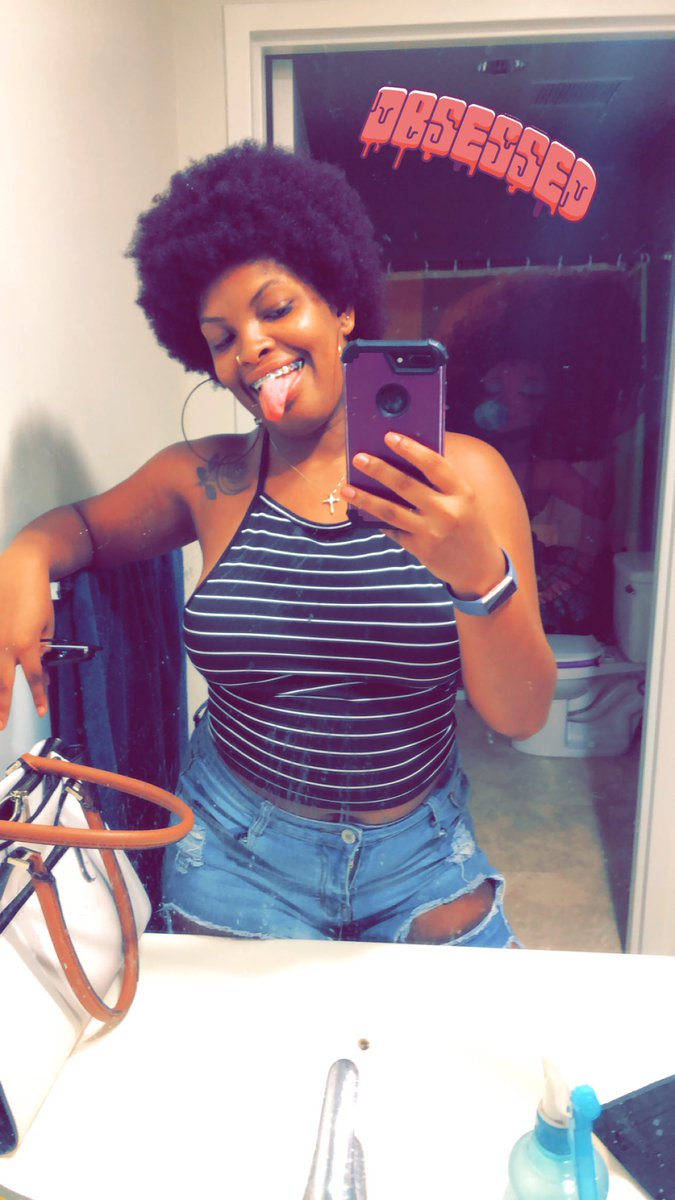 bitemeferrell's tweet photo. @CollegeSistas 4C 🥰 https://t.co/9EpXoPWjE1