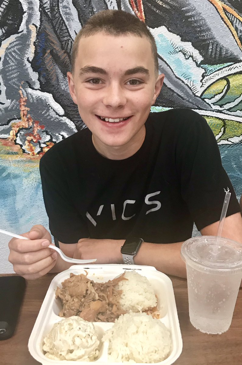 Loading up <a href="/tleeper7/">Tommy Leeper</a> on some Local Boyz Hawaiian before dropping him off for the @OR_allstategame week.