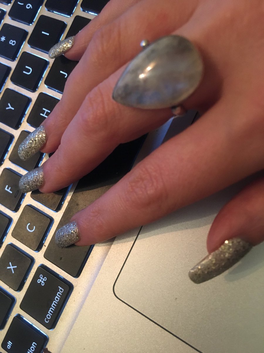 Clarissa_Shares's tweet photo. I’m chatting on @NiteFlirt right now exchanging messages with hypno toys who love listening to my mesmeric voice #NiteFlirt #HypnoDomme #EroticHypno #PhoneDomination #PhoneHumiliation #PhoneFeminisation #PhoneFemDom #PhoneHypno https://t.co/zknTd1E2kW