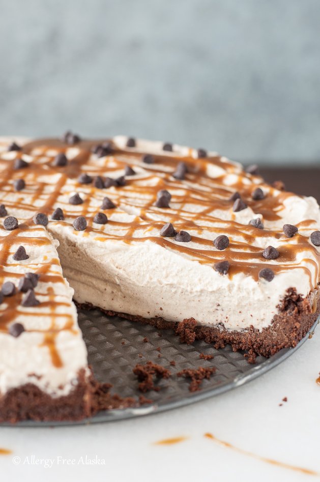 This Dairy-Free Salted Caramel Ice Cream Pie is the perfect treat for hot summer days! It is refreshingly cold and has the perfect amount of chocolate and caramel. #dairyfree #icecream #caramel #pie #dessert
bit.ly/2YbDgjk