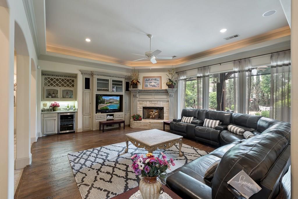 CranstonGroup's tweet photo. Today's #ListingOfTheDay is this stunning &amp; exquisitely #updated #CustomHome in the Cascades of Timarron.

7216 Braemar Terrace | #Colleyville
5 Bed | 5.2 Baths | 6,200 SqFt
4 Living Areas | 2 Dining Areas | 4 Fireplaces
Executive Office | Media Room | Game Room
Resort Style Pool https://t.co/mCkgh6WOLT