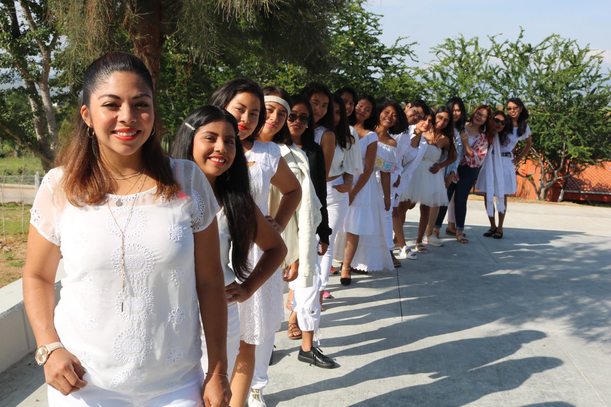utvco's tweet photo. "Total White con accesorios dorados", fue el concepto que esta mitad de semana conformó la pasarela que realizan estudiantes de Diseño y Moda Industrial, como parte de las dinámicas de Tutoría que contribuyen al desarrollo creativo de las y los jóvenes.
#EducaciónQueTrasciende https://t.co/JqqWayIydX