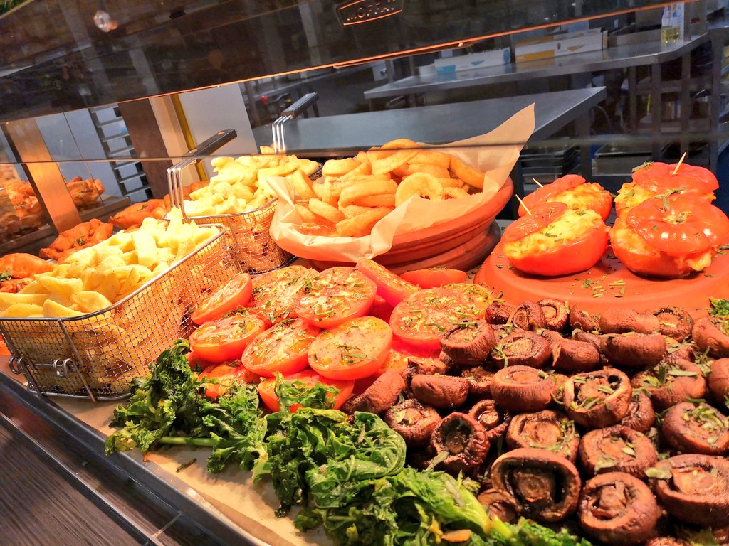 DjDazinthekitch's tweet photo. Tonight's tea for the senior boarders @HabsAdamsGS steak and ribs with traditional sides and vegetable filled tortilla bowls for all. @Magsheadchef @HayleylouMorris @chlojane17 @chefbrewster  @27Mynott thanks for all your hard work.💯 @CateringAcademy @Servest_UK @ServestFoodCo https://t.co/HmYsCyQiZb