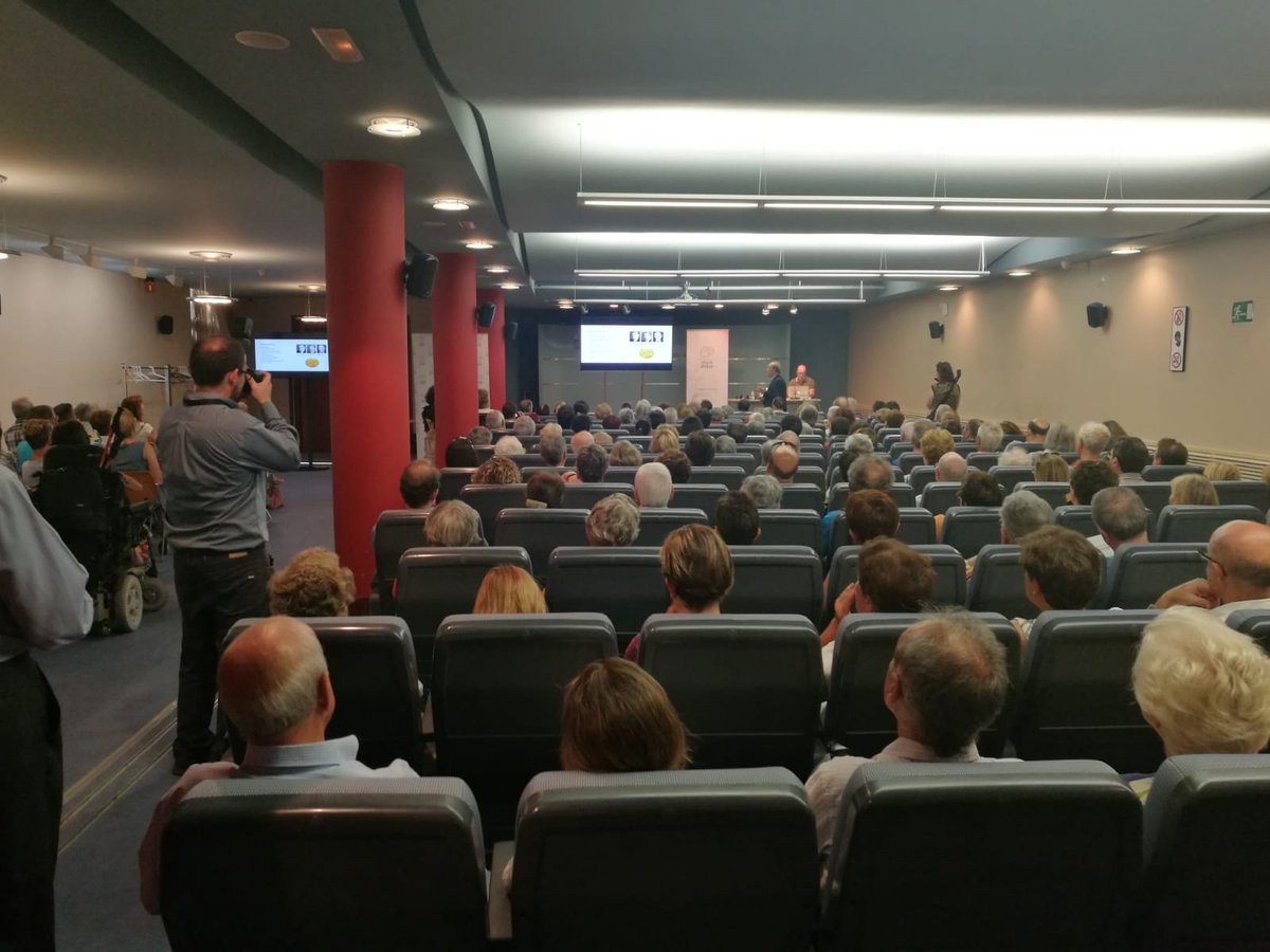BTIBiotech's tweet photo. Queremos agradecer a todos los asistentes por llenar nuevamente la sala de la Casa de Cultura Ignacio Aldecoa de #Vitoria-Gasteiz en este acto de presentación del libro "Aprender a respirar". #TeamworkEditorial #lectura #BooksToSpreadScience #AprendiendoARespirar https://t.co/6gIDkJSGUQ