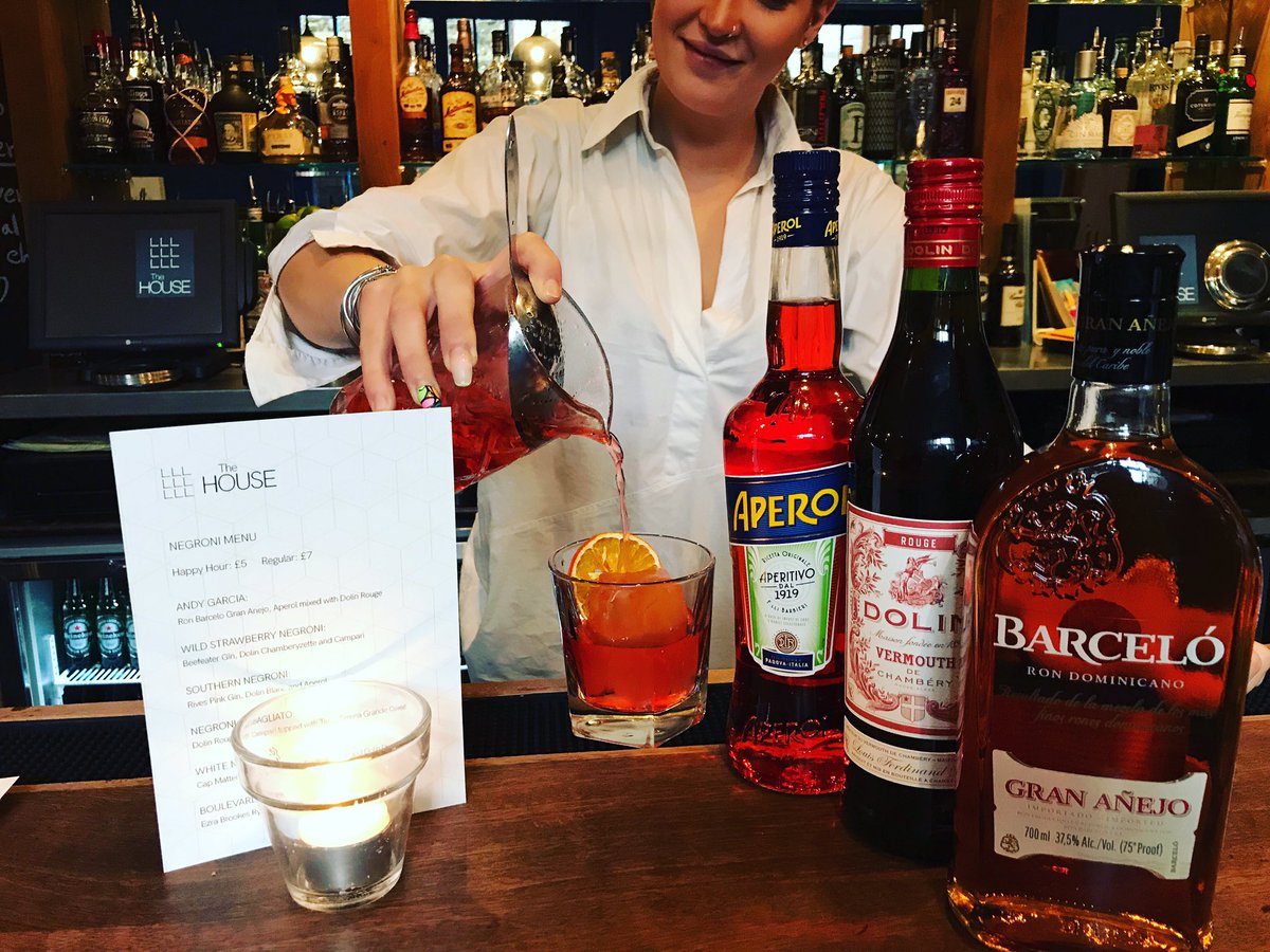 We continue our Negroni Week with another twist: Andy Garcia; Barceló rum and Dolin rouge stirred with Aperol
^
^
#cocktails #cocktailporn #cocktailtime #mixology #mixologist #oxford #oxford_uk #visitoxford #ox1 #oxfordbars #negroniweek2019 #barcelorum #dolinrouge #aperol