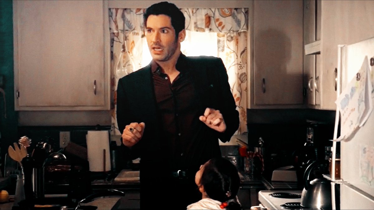 The way Lucifer reacts everytime Trixie hugs him  #Lucifer (1x04)