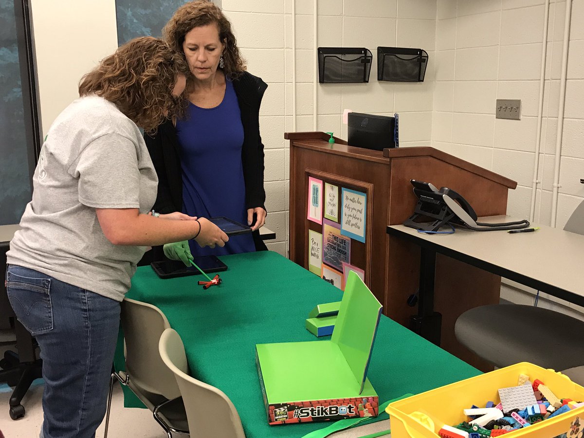 aundreajenkins's tweet photo. Playground sessions with mini green screen! #gcsk12 #gcsp24 @aslutsky @SandyEngbarth @lmontgo https://t.co/i63zVkhqoJ
