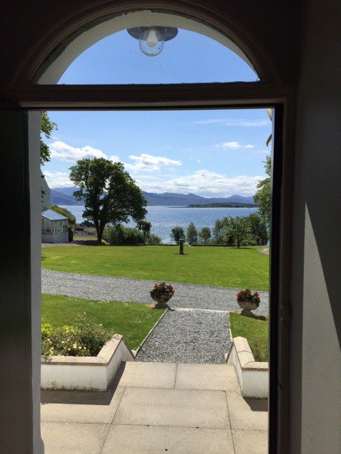 Going to Skye? Kinloch Lodge is the country house hotel you always dreamed of. Read my experience at olddog.blog/2019/06/26/sup…