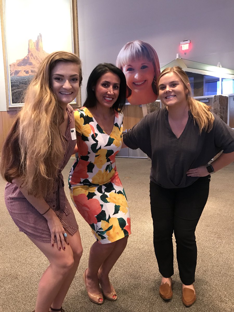 CallaHamlin19's tweet photo. #internokc It was a pleasure meeting Sheena and the honorary Flat Kelly😘 https://t.co/rkGZZRndR7