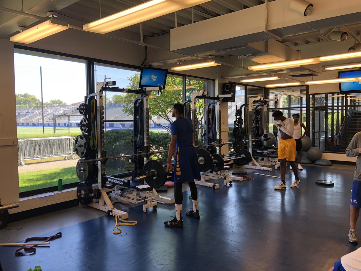Getting our bodies 💪! There is no one better than <a href="/CoachWeights/">coach_weights</a>! Thanks for all he does for our program. Great start to the day! #DominateTheDay #RoarWithPride