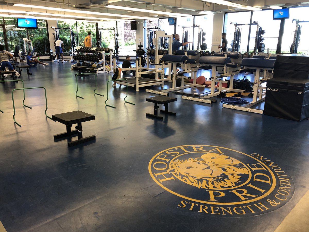HofstraMBB's tweet photo. Getting our bodies 💪! There is no one better than @CoachWeights! Thanks for all he does for our program. Great start to the day! #DominateTheDay #RoarWithPride https://t.co/AdDfTuFq9t