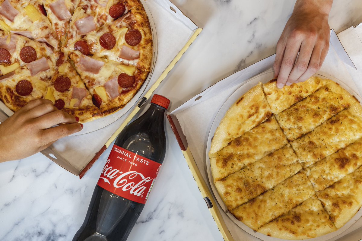 PizzabakerIrl's tweet photo. Sharing is caring @pizzabakerirl 😍🍕
💻 https://t.co/sksVVJDvKm
☎️ 041 989 4656
#pizzabaker #midweekdeal #pizzaforthepeople #pizzagram #bigontaste #greatonprice https://t.co/ckZOUGqYPJ