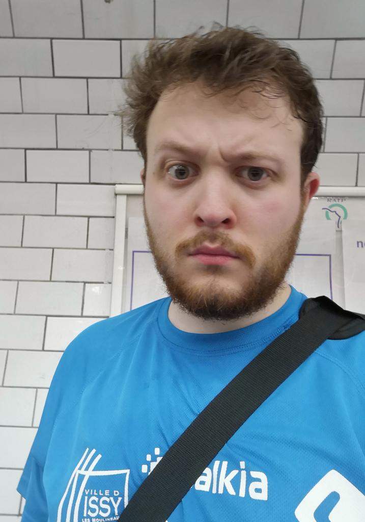 Kaerhene's tweet photo. La bonne idée de reprendre le #badminton après plus d'un an sans avoir joué, le tout dans cette chaleur... BAH AU FINAL ça fait trop du bien ! Par contre j'ai perdu 12 litres d'eau environ là j'pense xD #IMBC #IMBC92 https://t.co/GZxU8Ebnk9